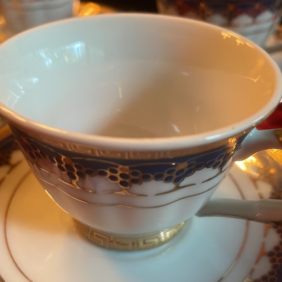 BEAUTIFUL VINTAGE D’LUSSO DEMITASSE TEACUPS AND SAUCERS - Picture 4 of 11